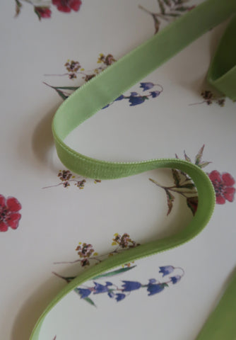 Velvet ribbon APPLE GREEN length 2.5m/width 16mm