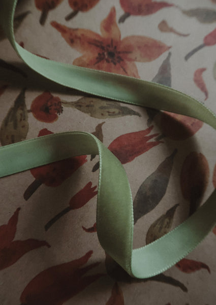 Velvet ribbon APPLE GREEN length 2.5m/width 16mm