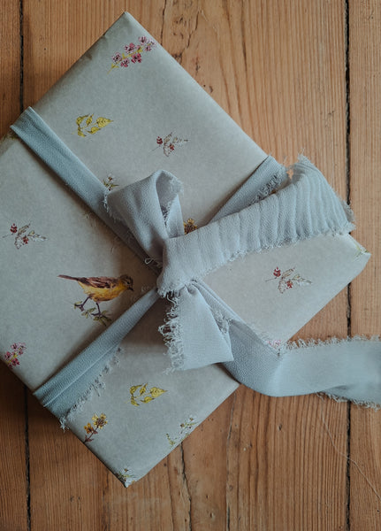 SET OF 3 pieces LITTLE BIRDS wrapping paper