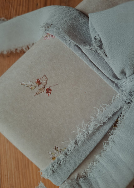SET OF 3 pieces LITTLE BIRDS wrapping paper