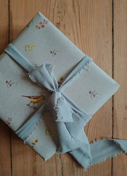 SET OF 3 pieces LITTLE BIRDS wrapping paper