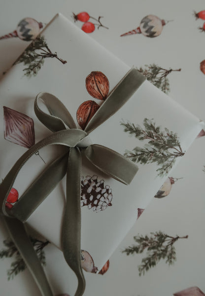 Christmas decors white/light gray wrapping paper