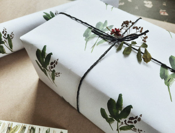 SET OF 3 pieces GREEN LEAVES white wrapping paper